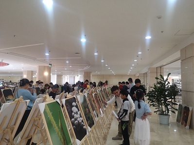 YNU holds photo exhibition to promote popular science
