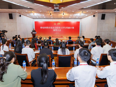 Excellent students receive reward at YNU